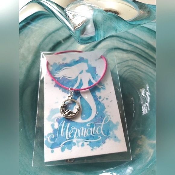 New in Package Mermaid Necklace - Picture 6 of 7